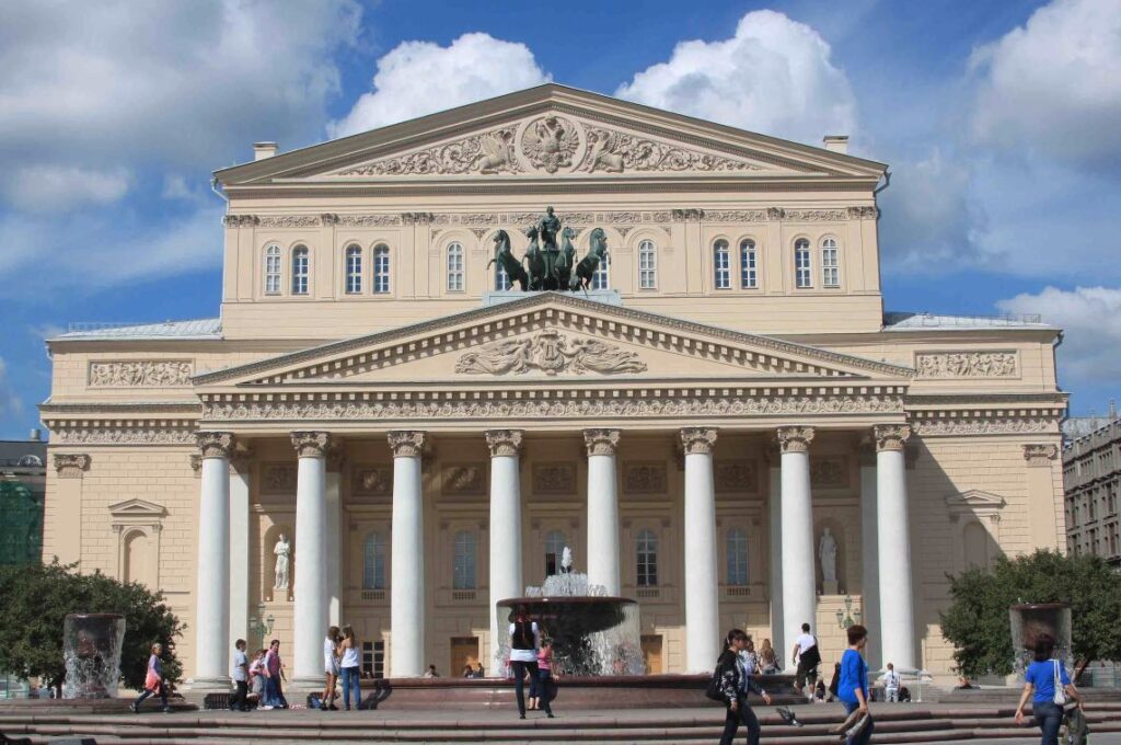 Teatro Bolshói de Moscú al atardecer