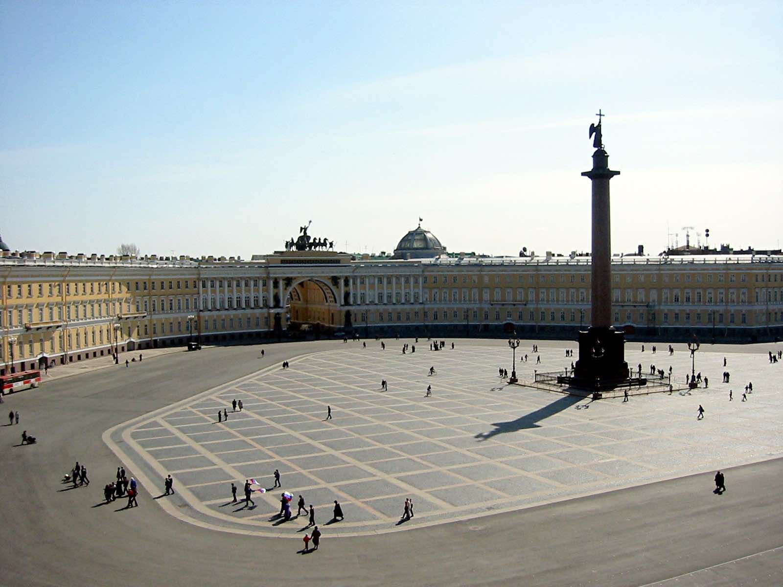 Place du Palais à Saint-Pétersbourg