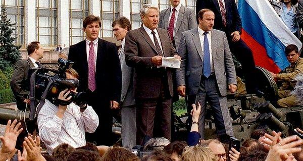 Borys Jelcyn na czołgu podczas puczu w 1991 roku