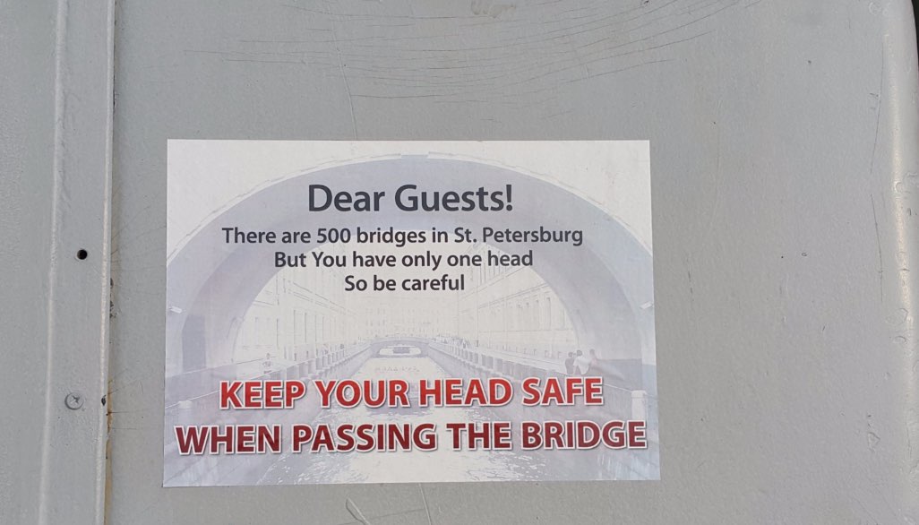 Cuidado con la cabeza en los puentes de San Petersburgo