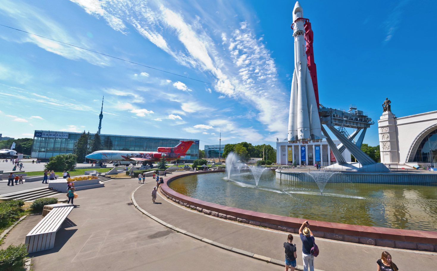 Cohete espacial Vostok - Plaza de la industria - VDNKh