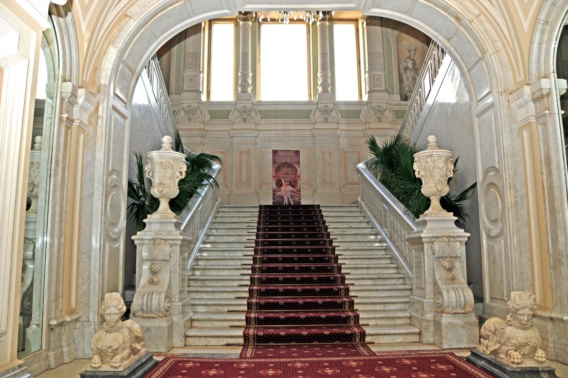 Scala principale del Palazzo Yusupov 1