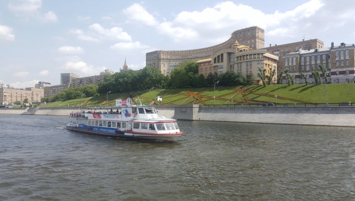 Touristenboot CCK Schiff in Moskau
