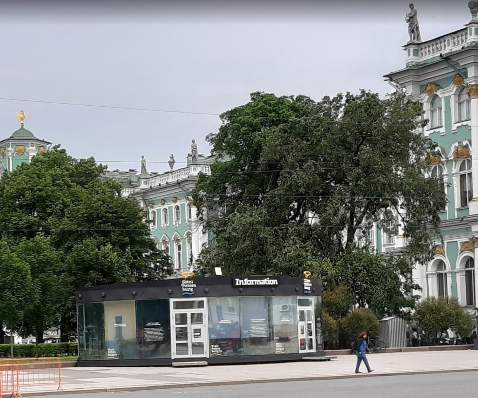 Ufficio di informazioni turistiche in Piazza del Palazzo di San Pietroburgo