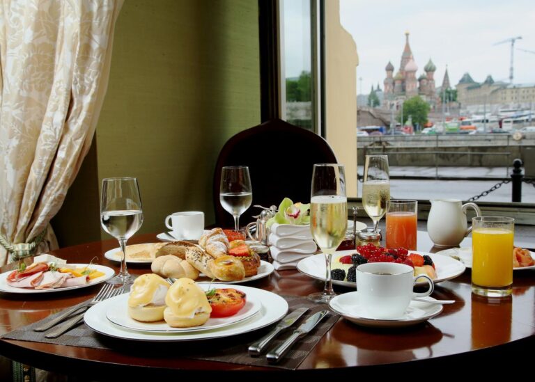 Hotel-Baltschug-Kempinski-Moscow-Vistas-Catedral-San-Basilio