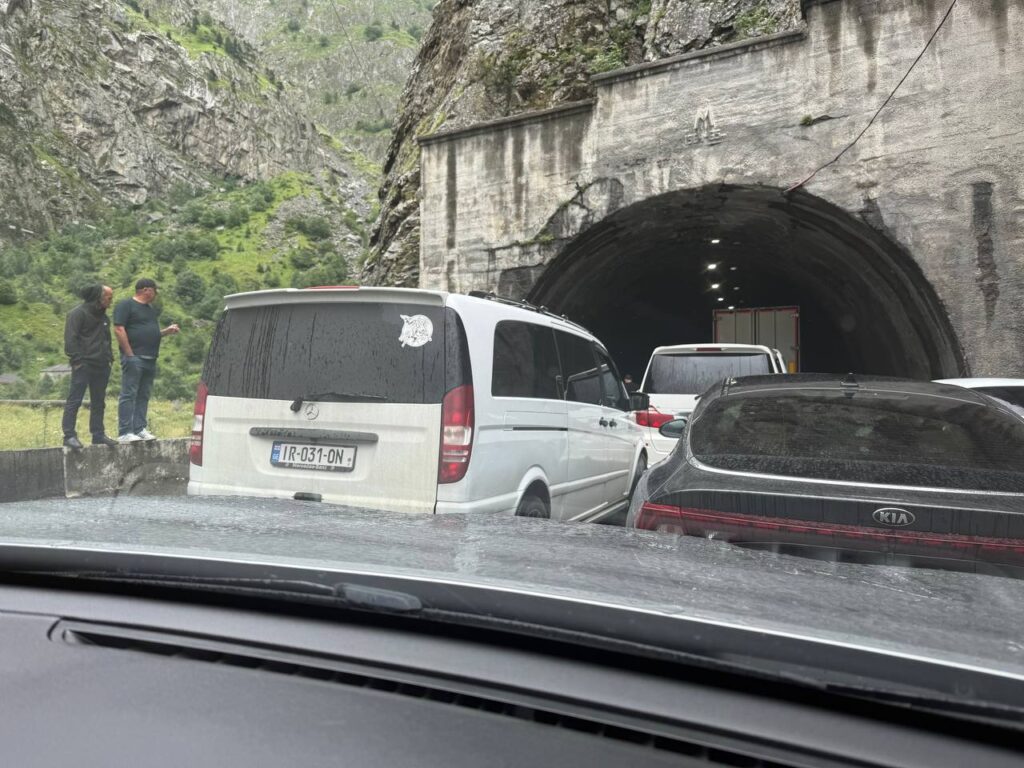 Upper Lars: Georgia–Russia Border Crossing Guide 2026