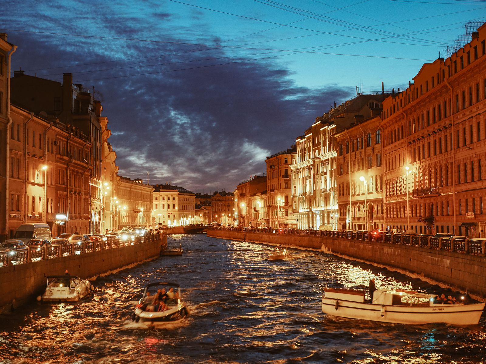 Canal de San Petersburgo al atardecer